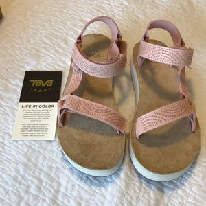 teva midform universal geometric wedge sandal